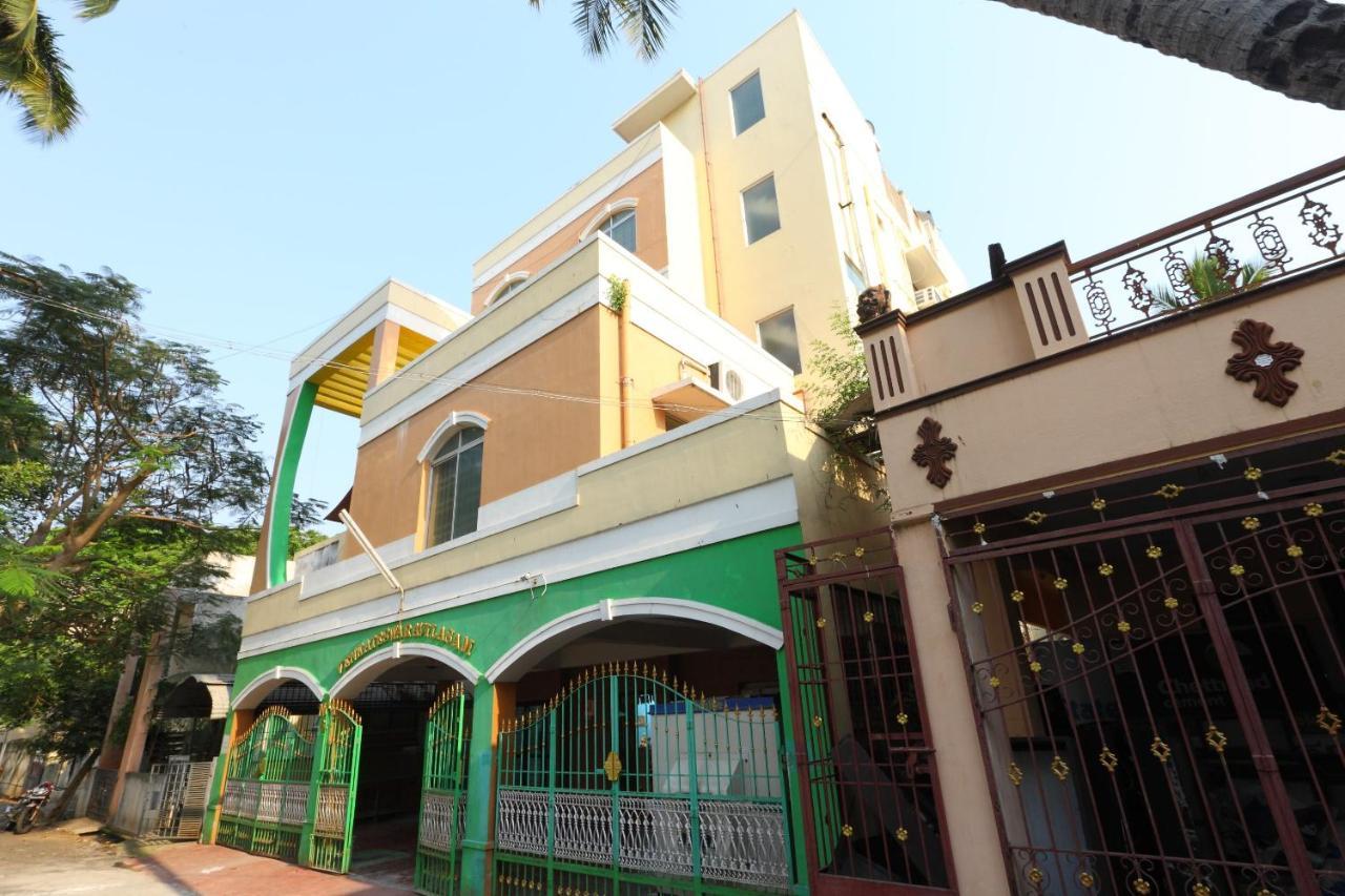 OYO 11736 Venkateswara Vilasam Pondicherry Bagian luar foto